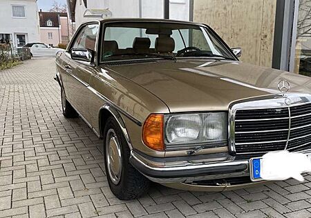 Mercedes-Benz CE 230 Daimler Benz Typ 123C mit H- Kennzeichen