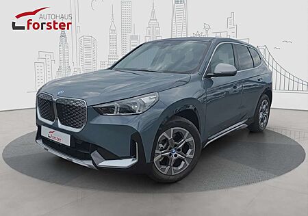 BMW iX1 30 xDrive xLine Kamera AHK Keyless