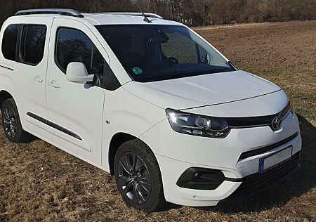Toyota Pro Ace Proace City Verso Family 1.2 Turbo 8-fach bereift PDC Tempomat
