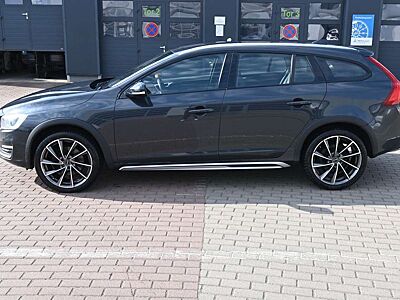 Volvo V60 D4 AWD CC Summum*NAVI*RFK*AHK*