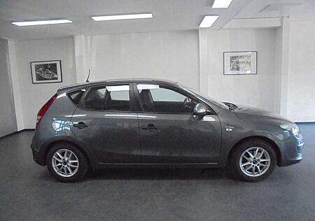 Hyundai i30 Limo 1.4 Edition Klima TÜV 05/2027