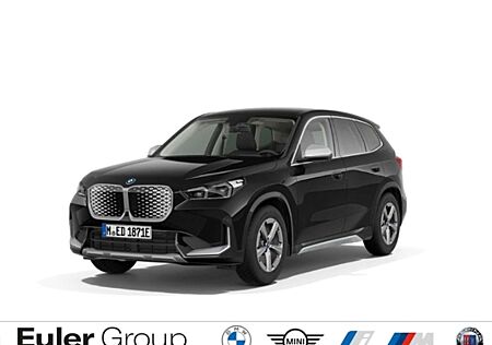 BMW iX1 xDrive 30 HUD AD AHK-klappbar AHK Navi Digitales C