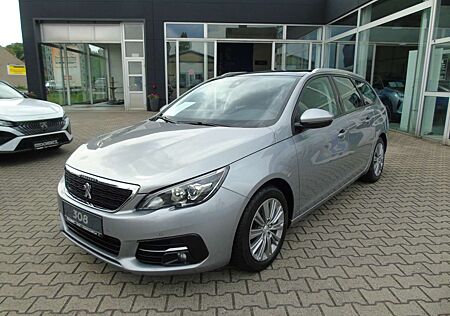 Peugeot 308 Active Business 1.2 PT 130 Panoramadach, Navigatio