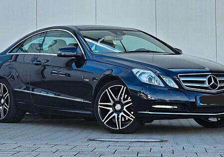 Mercedes-Benz E 300 CGI Coupe BE Navi Klima PDC AMG
