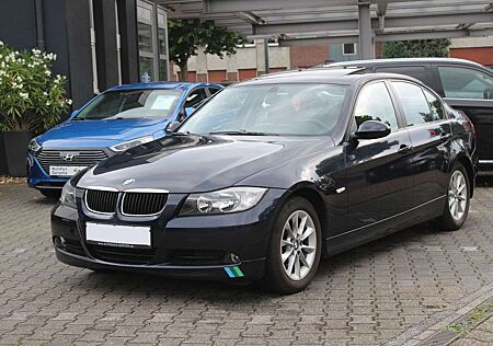 BMW 320 i LIMO*E90*KLIMA*ESSD*NAVI*GUTER ZUSTAND!