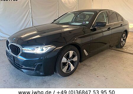 BMW 520 Facelift LED+ CockpProf ACC Glasdach