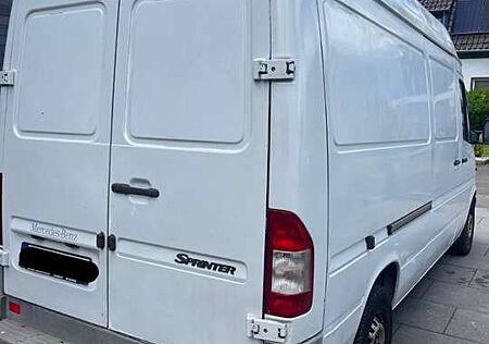 Mercedes-Benz Sprinter 211 CDI 902.672