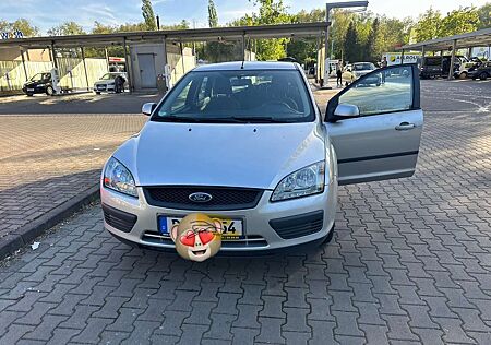 Ford Focus Turnier 1.6 16V Ghia