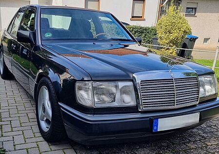 Mercedes-Benz E 260 W124 Automatik Klima SSD Recaro Momo