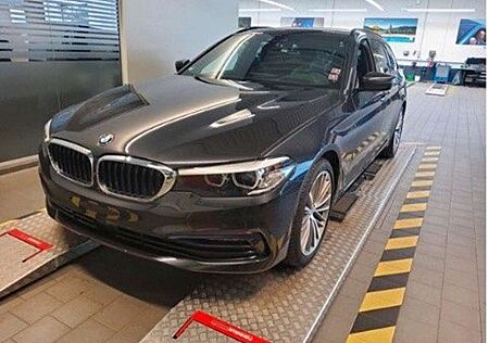 BMW 530 d xDrive Sport Line SAG/HUD/Park&Driv&BremsAs