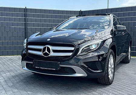 Mercedes-Benz GLA 200 d 4M*AUTOMATIK*CAM*BI-XENON*PANO*SHZ*AHK*
