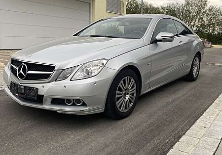 Mercedes-Benz E 250 CGI Coupe BlueEFFICIENCY Automatik Elegance