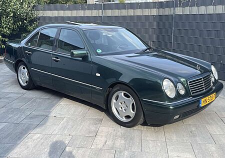 Mercedes-Benz E 320 AVANTGARDE - OLDTIMER- W210