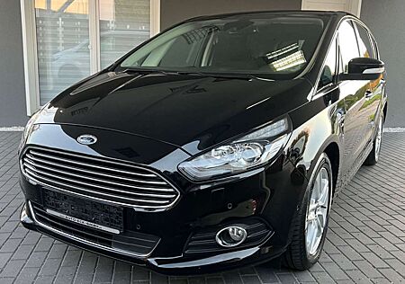 Ford S-Max Titanium / PDC/ Navi / AHK/ 7 Sitzer
