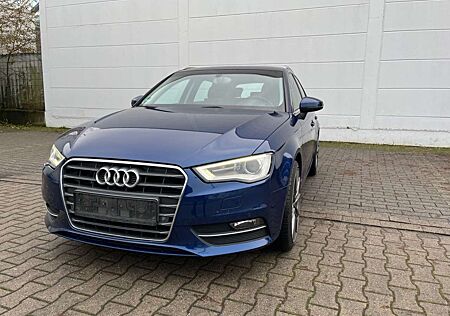 Audi A3 Sportback ambiente quattro/ Leder/Navi/2 Hand