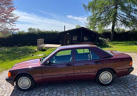 Mercedes-Benz 190 E Schaltgetriebe 136000Km guter Zustand! 2.Hd
