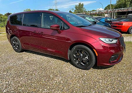 Chrysler Pacifica Limited S Hybrid in Hamburg SALE!