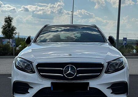 Mercedes-Benz E 220 d T 9G-TRONIC AMG Line