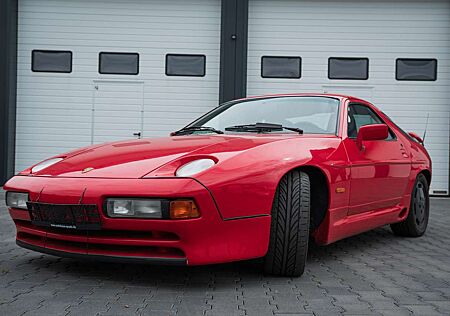 Porsche 928
