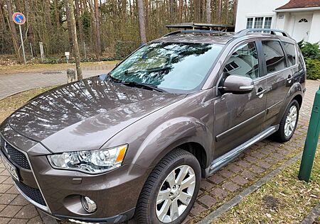 Mitsubishi Outlander 2.2 DI-D 4WD Intense