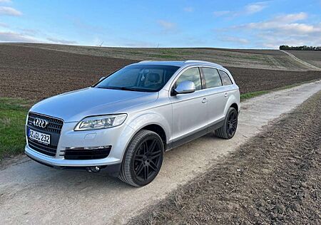 Audi Q7 4.2 TDI DPF quattro tiptronic