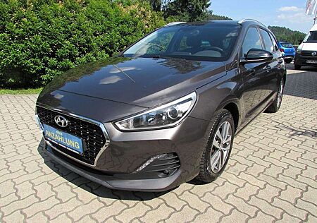 Hyundai i30 Kombi 1.6 CRDI YES! 'Navi/SHZ/AHK'