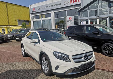 Mercedes-Benz GLA 180 *Standheizung*Leder*Panorama*AHK