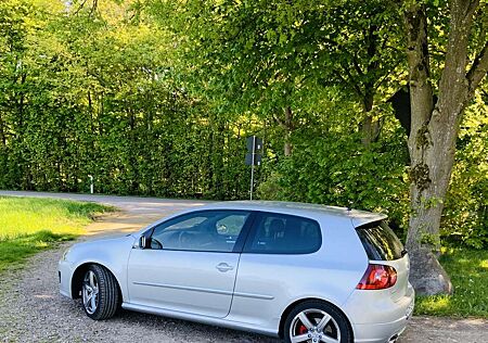 VW Golf Volkswagen GTI Pirelli