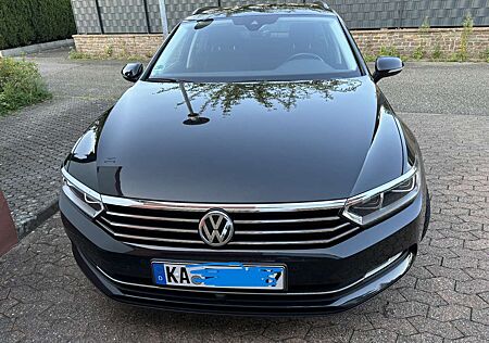 VW Passat Variant Volkswagen 2.0 TDI Comfortline, LED ,AHK, Pano