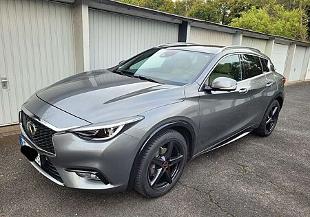 Infiniti Q30 1.6t DCTPremium Tech Lux