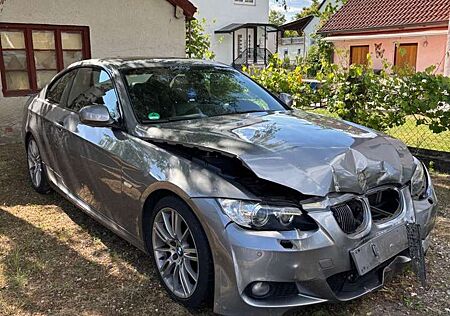 BMW 325 d M-Paket+ACC+S.Dach+Keyless Go+Lichtpaket