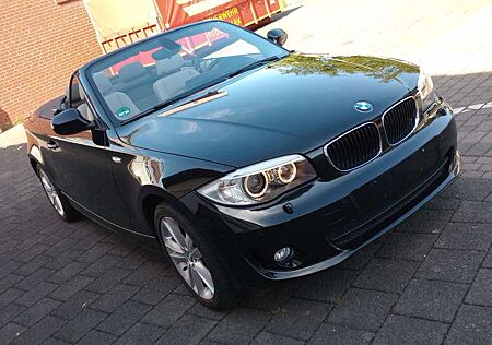 BMW 120 i Cabrio 1.Hand Leder Navi eSitze Scheckheft