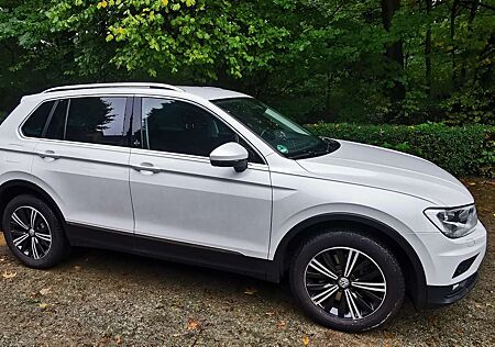 VW Tiguan Volkswagen 2.0 TSI 4Motion (BlueMotion Technology) DSG Sound