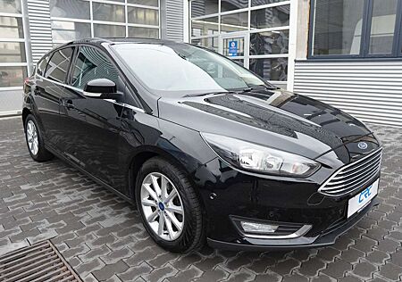 Ford Focus Titanium *Navi*Shz*Keyless*8-fach*