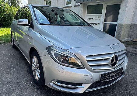 Mercedes-Benz B 200 (BlueEFFICIENCY) 7G-DCT