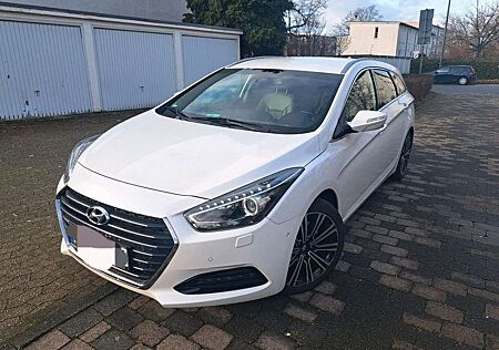 Hyundai i40 Kombi blue 1.7 CRDi DCT Premium