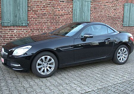 Mercedes-Benz SLK 200 BLUE EFF.*AT*NAVI*KL*PANORAMA*PDC*MB SCHECKHEFT*