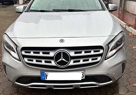 Mercedes-Benz GLA 200 7G-DCT Urban Sport Utility Vehicle
