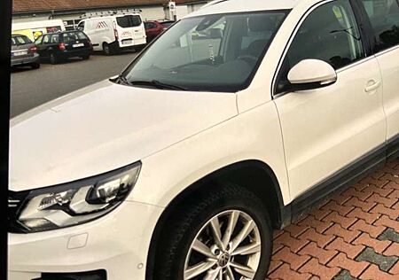 VW Tiguan Volkswagen 2.0 TDI DPF 4Motion DSG Track & Style