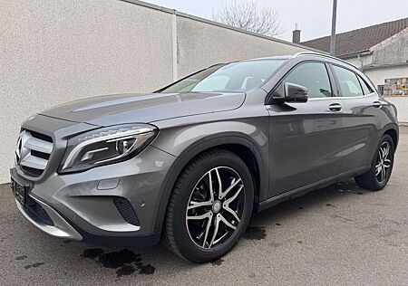 Mercedes-Benz GLA 180 Urban*Pano*LED*PDC*