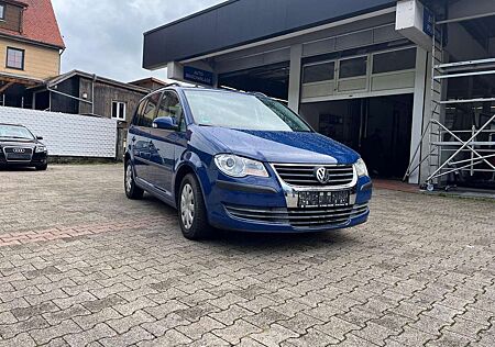 VW Touran Volkswagen Conceptline super Zustand wenig KM Service neu