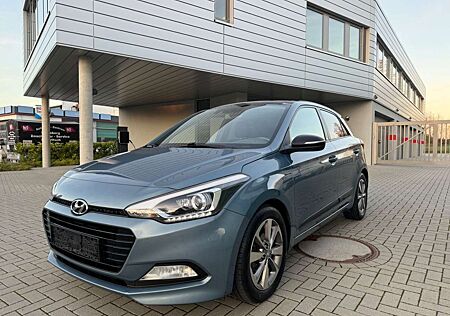 Hyundai i20 1.2 Passion NAVI SITZ/LENKRADHEIZ. PANODACH