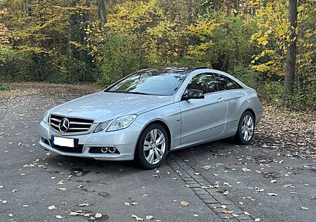 Mercedes-Benz E 250 Coupé, Autom., Pano, gepflegt, wenig km