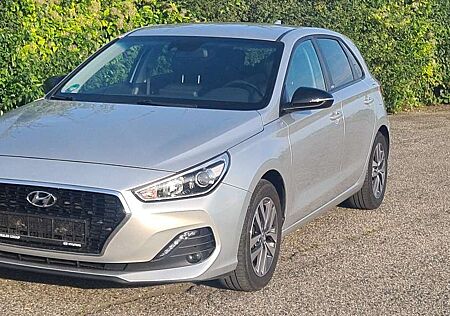 Hyundai i30 1.6 CRDI YES!