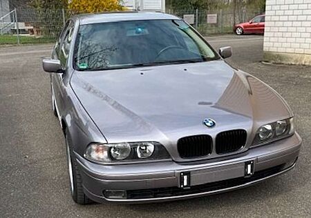 BMW 523i 523