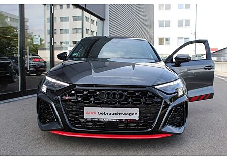 Audi RS3 Sportback Mtrx*Pano*SpAGA*B&O*Carbon*DesROT!!!