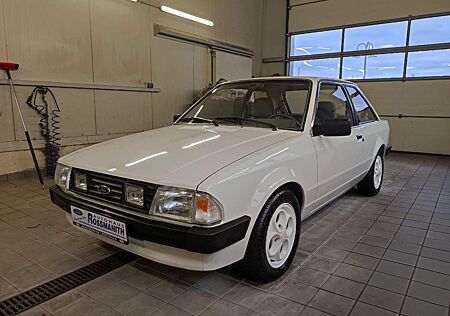 Ford Escort gebraucht kaufen Ford Escort 1.1 Laser Coupe *H-Kennzeichen*