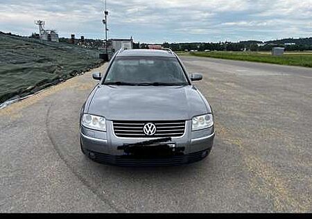 VW Passat Variant Volkswagen Highline 2.3L V5 170 PS