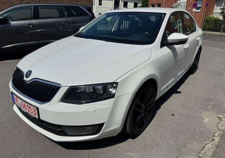 Skoda Octavia Elegance-Xenon-Navi-PDC-18 ZOLL + WR