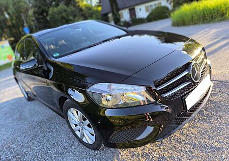 Mercedes-Benz A 180 (BlueEFFICIENCY) 7G-DCT AMG Sport